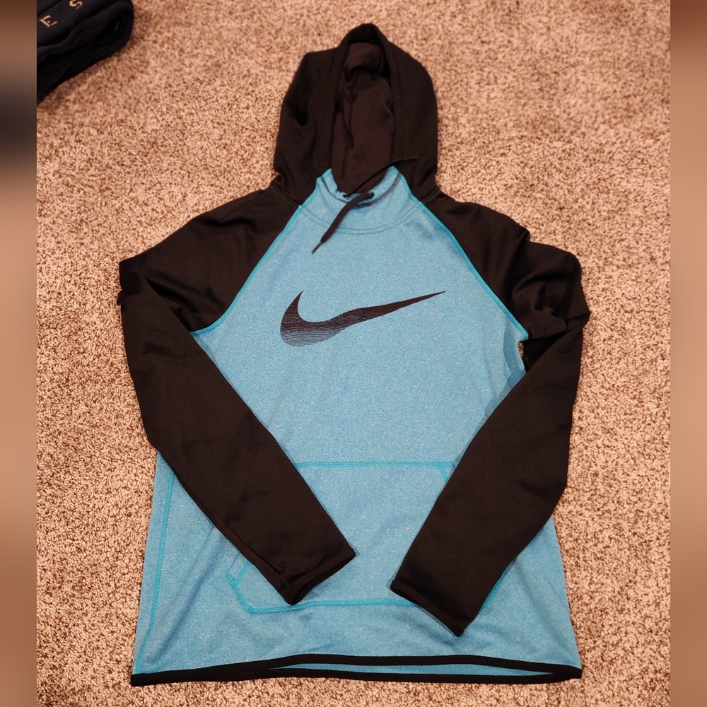 Blue and black Nike Therma-fit Women sweatshirt size medium